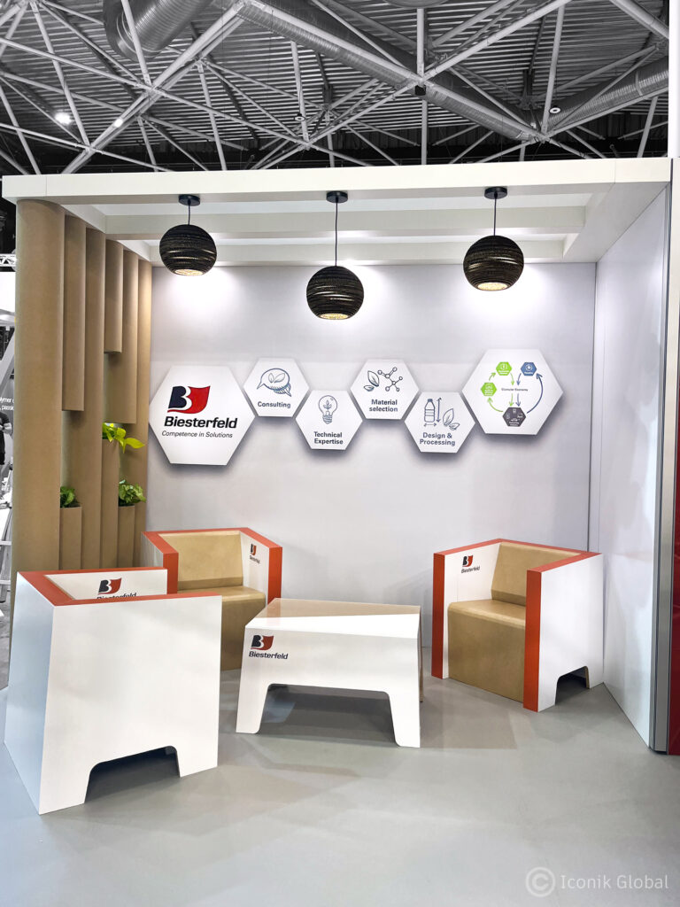 Stand hybride Biersterfeld au FIP Lyon 2024 composé d'éléments en menuiserie, en modulaire et aussi en carton