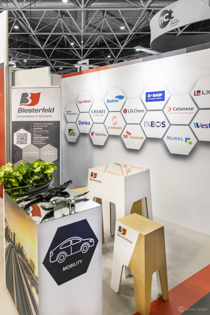 Stand hybride Biersterfeld au FIP Lyon 2024 composé d'éléments en menuiserie, en modulaire et aussi en carton