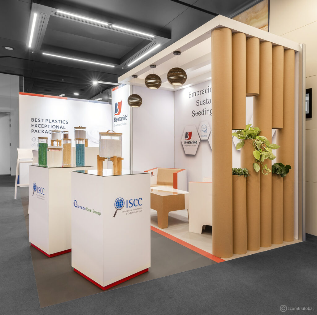 Stand Biesterfeld hybride pour LUXEPACK Monaco 2024. Il est à la fois traditionnel, modulaire et composé de carton